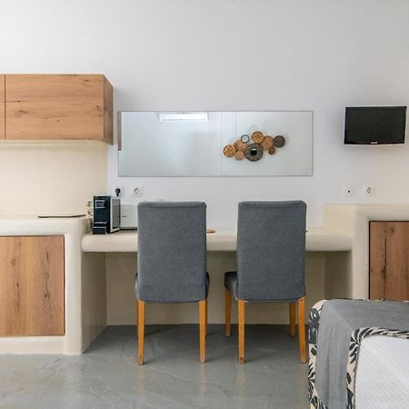 Big Blue Suites & Apartments Киониа Екстериор снимка