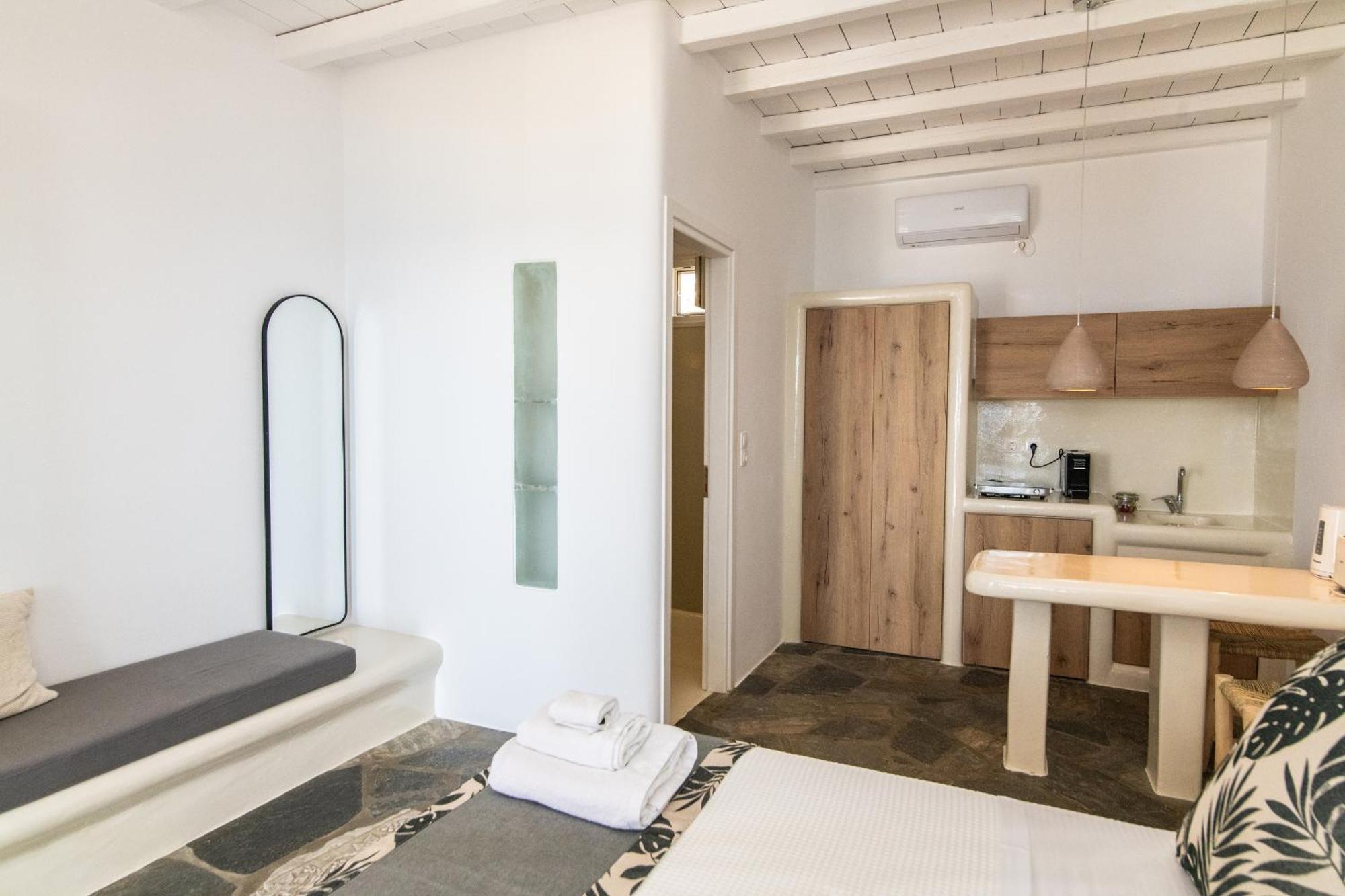 Big Blue Suites & Apartments Киониа Екстериор снимка