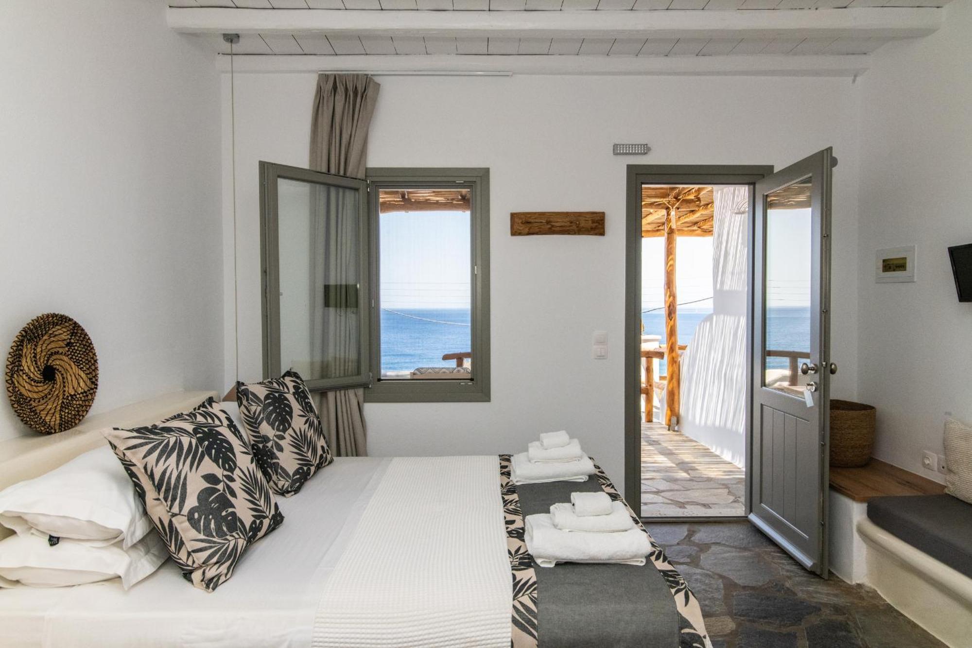 Big Blue Suites & Apartments Киониа Екстериор снимка